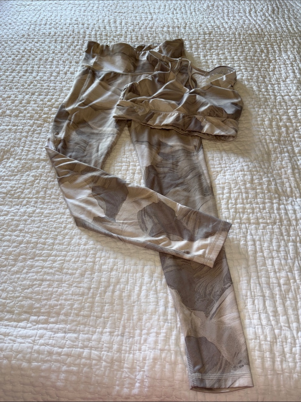 all in motion Women’s Neutral Marble Active Set in Beige and Taupe EUC S